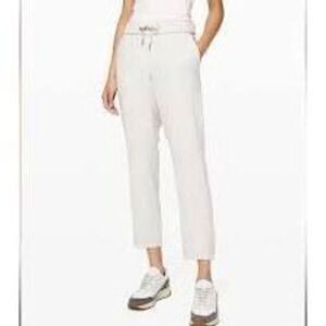 NEW Lululemon On the Fly Woven Pant Sz 6 Silverstone